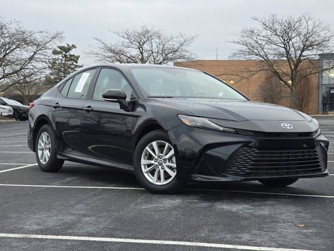Used 2025 Toyota Camry LE image 2