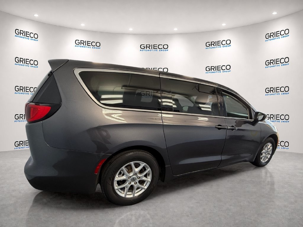 Used 2023 Chrysler Voyager LX FWD image 12