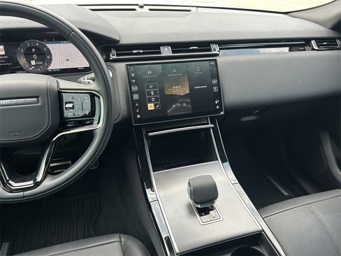 Used 2025 Land Rover Range Rover Velar Dynamic SE image 19