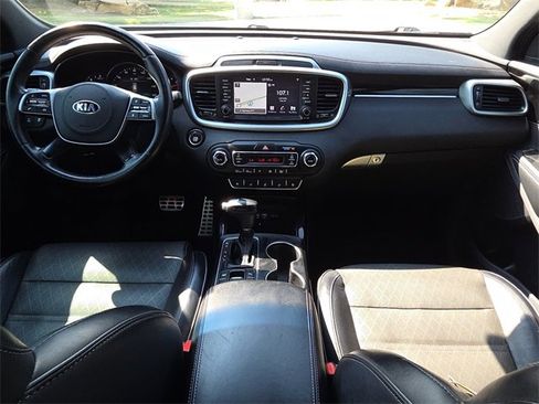 Used 2019 Kia Sorento SX image 10