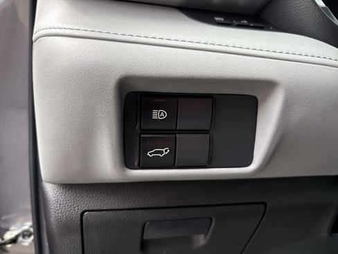 Used 2022 Toyota Highlander XLE AWD/4WD image 10