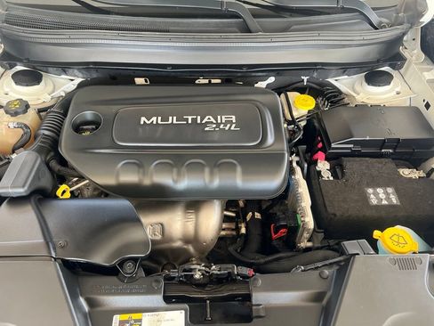 Used 2016 Jeep Cherokee Latitude w/ Cold Weather Group AWD/4WD image 27