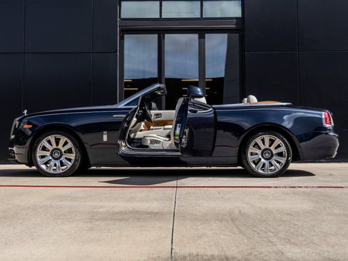 Used 2016 Rolls-Royce Dawn RWD image 11