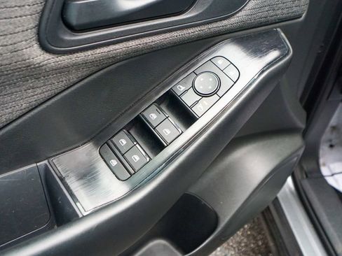 Used 2023 Nissan Rogue S image 15