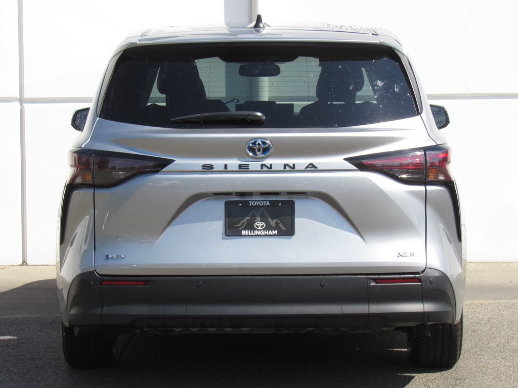 Certified 2025 Toyota Sienna XLE FWD image 7