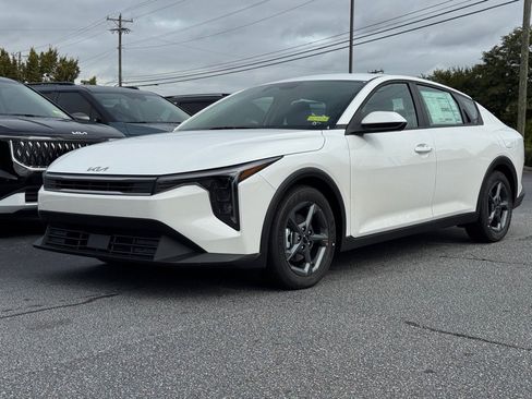 New 2025 Kia K4 LXS image 6