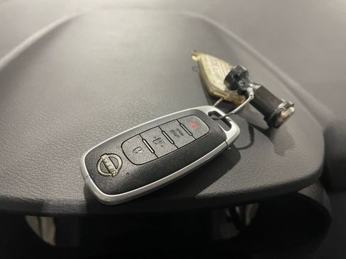 Used 2025 Nissan Versa SV image 21