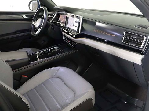 Used 2024 Volkswagen Atlas Cross Sport SEL AWD/4WD image 27