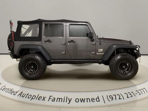 Used 2017 Jeep Wrangler Unlimited Sport w/ Connectivity Group AWD/4WD image 7