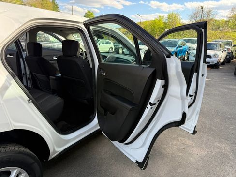 Used 2017 Chevrolet Equinox LS AWD/4WD image 14
