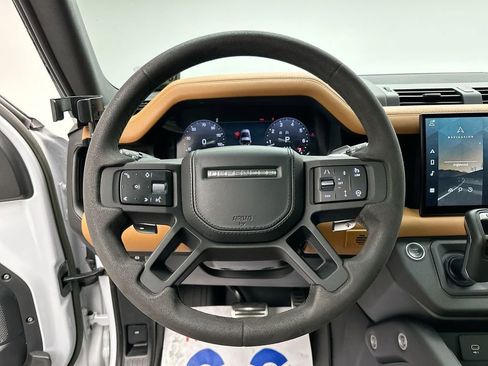 Certified 2023 Land Rover Defender 90 V8 image 10