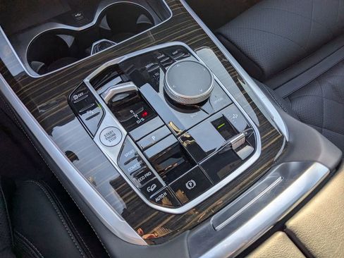 Used 2025 BMW X7 xDrive40i image 23