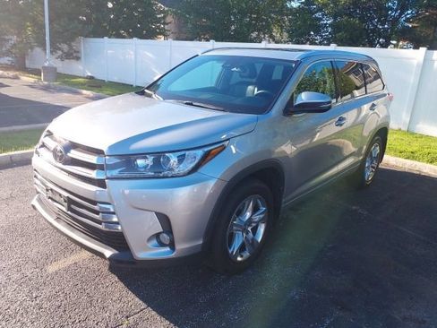 Used 2017 Toyota Highlander Limited AWD/4WD image 1