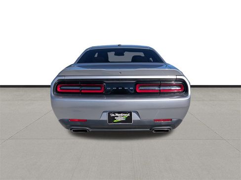 Used 2018 Dodge Challenger R/T image 7