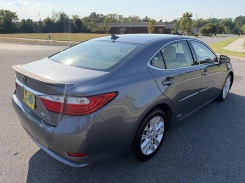 Used 2014 Lexus ES 300h w/ Luxury Package w/Bamboo Trim FWD image 5