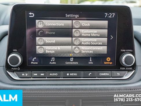 Used 2025 Nissan Rogue SV image 34