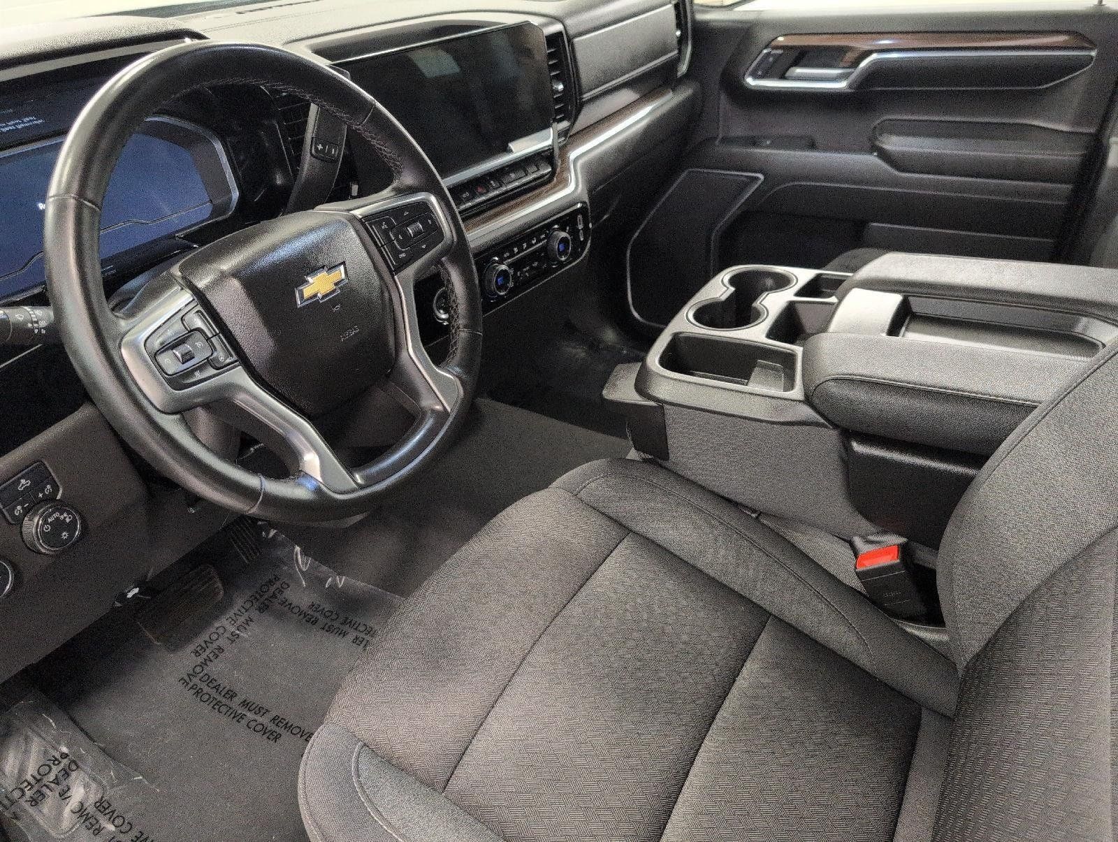 Used 2024 Chevrolet Silverado 1500 LT AWD/4WD image 9