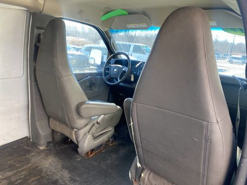 Used 2017 Chevrolet Express 2500 image 13