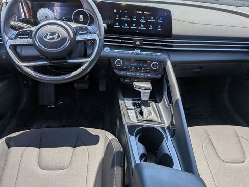 Used 2025 Hyundai Elantra SEL FWD image 25