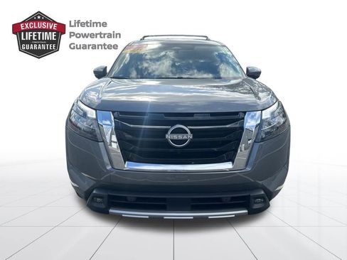 Certified 2025 Nissan Pathfinder SL image 8