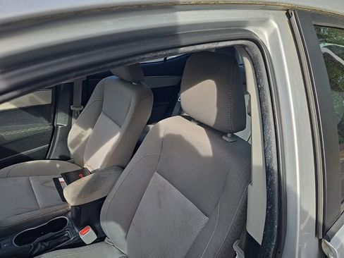 Used 2015 Toyota Corolla LE image 2