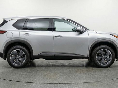 Used 2025 Nissan Rogue SV FWD image 11