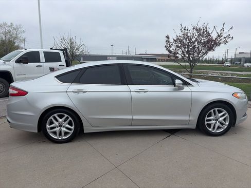 Used 2016 Ford Fusion SE image 14