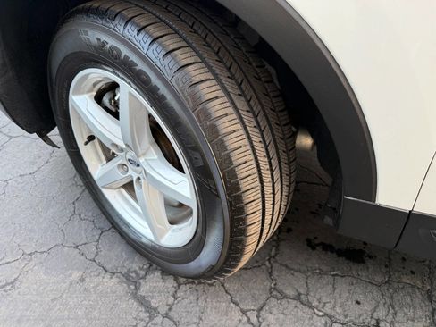 Used 2016 Ford Explorer XLT w/ Equipment Group 202A image 28