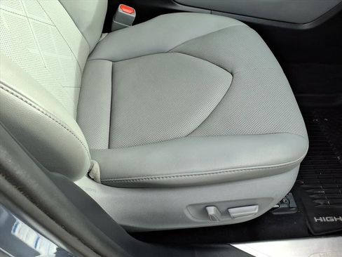 Used 2021 Toyota Highlander Platinum image 15