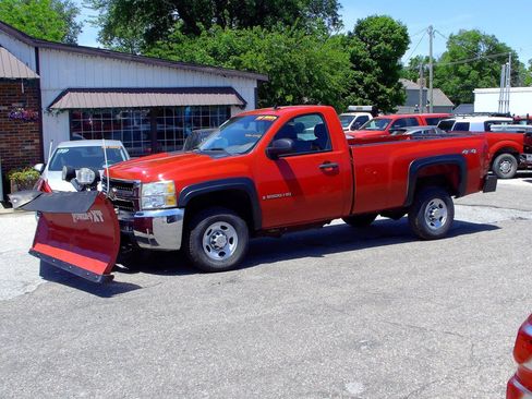 Used 2009 Chevrolet Silverado 2500 W/T w/ Snow Plow Prep Package AWD/4WD image 2
