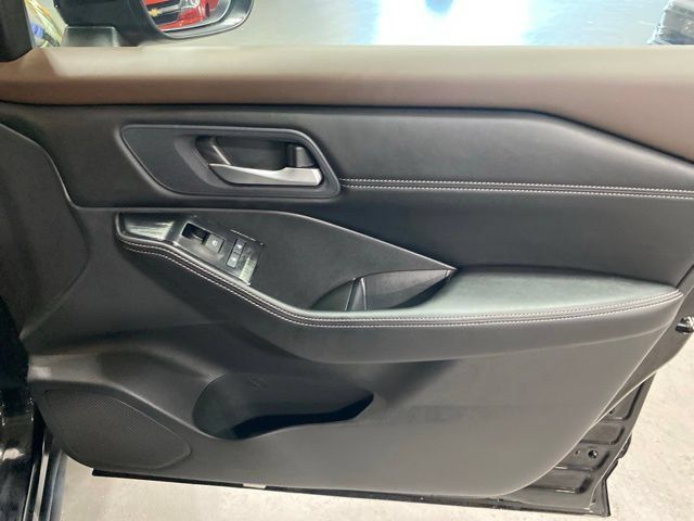 Certified 2023 Nissan Rogue SV w/ SV Premium B Package AWD/4WD image 18