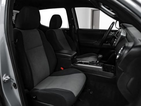 Used 2021 Toyota Tacoma TRD Sport AWD/4WD image 31