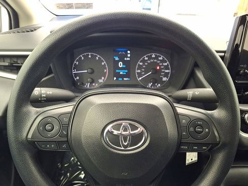 Used 2025 Toyota Corolla LE image 16