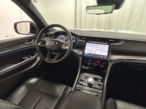 Used 2024 Jeep Grand Cherokee Overland w/ Adv Protech Group III image 10