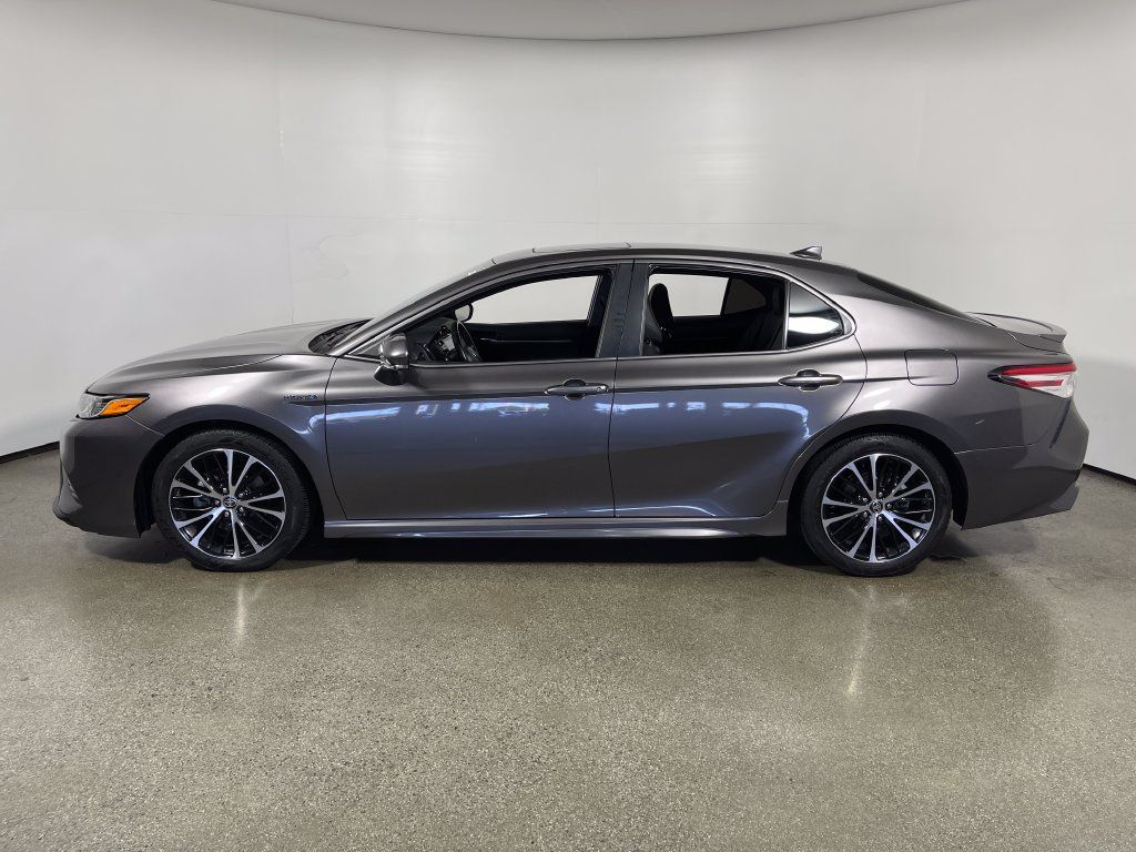 Certified 2020 Toyota Camry SE w/ Sunroof Package FWD image 6