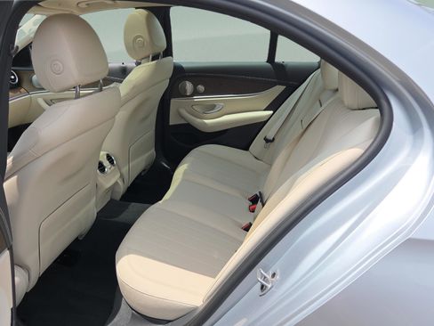 Used 2022 Mercedes-Benz E 350 4MATIC Sedan image 11