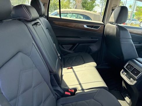 Used 2025 Volkswagen Atlas SE image 11