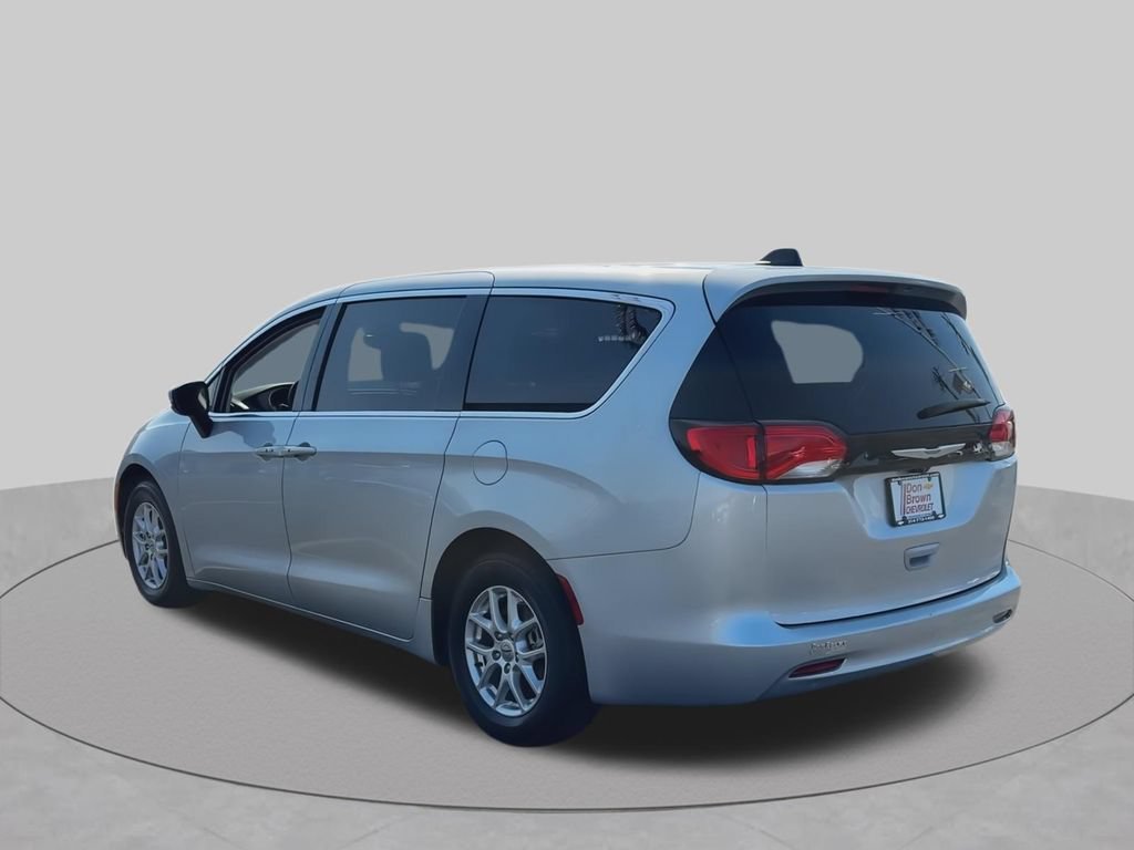 Used 2023 Chrysler Voyager LX FWD image 8