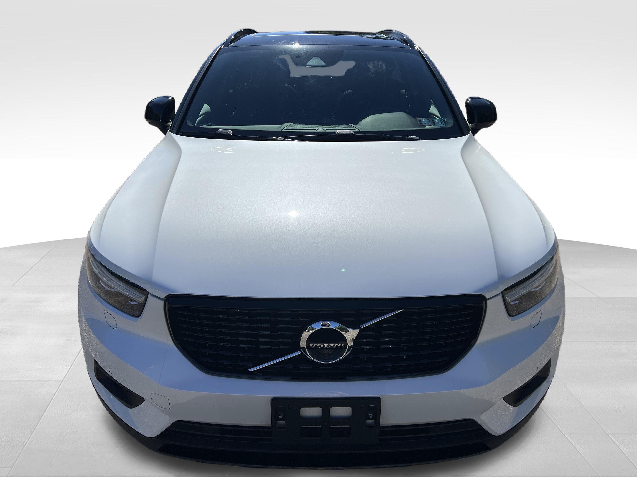 Used 2022 Volvo XC40 T5 R-Design w/ Advanced Package AWD/4WD image 2