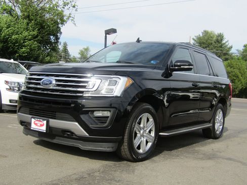 Used 2018 Ford Expedition XLT w/ Equipment Group 202A AWD/4WD image 4