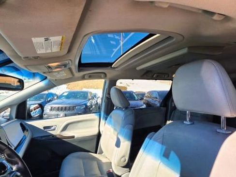 Used 2017 Toyota Sienna XLE Premium w/ Cargo Management Package AWD/4WD image 12