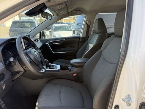 Used 2025 Toyota RAV4 XLE FWD image 26