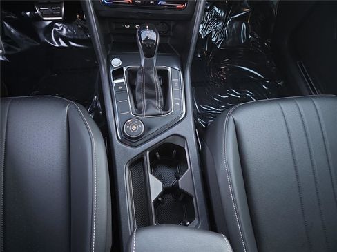 Certified 2023 Volkswagen Tiguan SE R-Line image 21