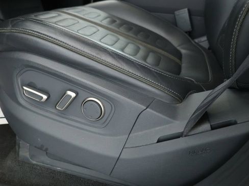 Used 2022 Rivian R1T Adventure image 10