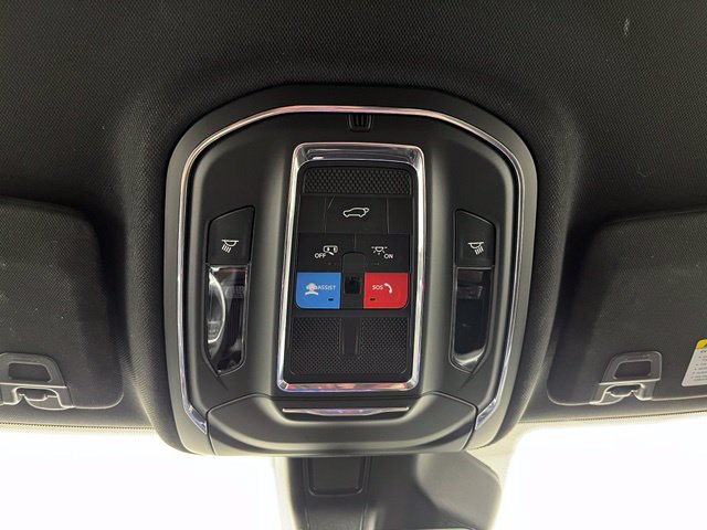 Used 2025 Jeep Grand Cherokee Altitude AWD/4WD image 36
