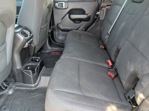 Used 2018 Jeep Wrangler Unlimited Sport S AWD/4WD image 15