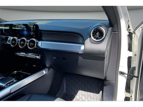 Used 2022 Mercedes-Benz GLB 250 4MATIC image 20