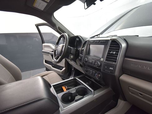 Used 2019 Ford F350 XLT w/ XLT Premium Package image 18