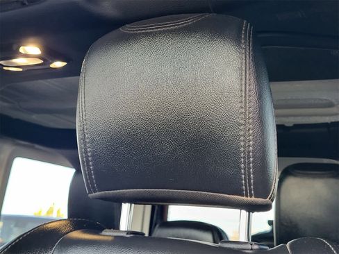 Used 2022 Jeep Wrangler Unlimited Rubicon w/ Xtreme Recon 35" Tire Package image 13