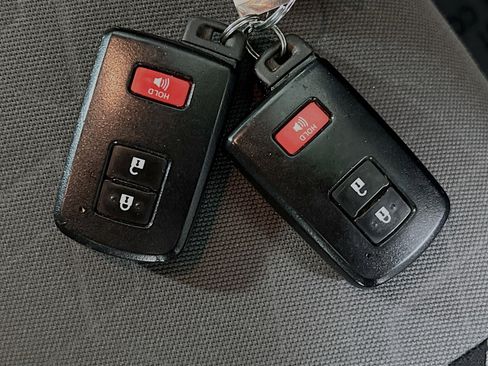 Used 2021 Toyota Tacoma TRD Off-Road RWD image 35